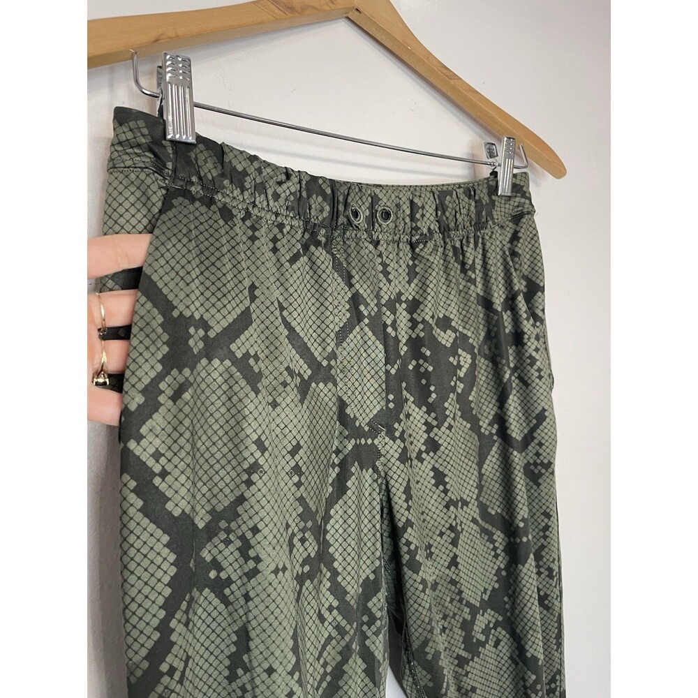 Lululemon Jet Crop Slim Luxtreme Snake print Green Pull On Joggers Womens 4 - Picture 4 of 7